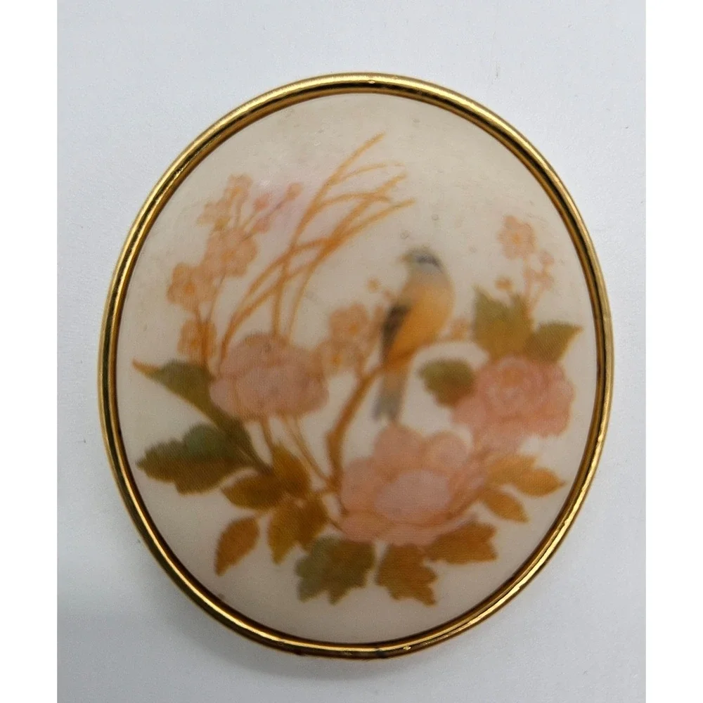 Vintage TRIFARI Bird Floral Round Brooch Pin Gold Tone‎ Nature Lover Cottagecore